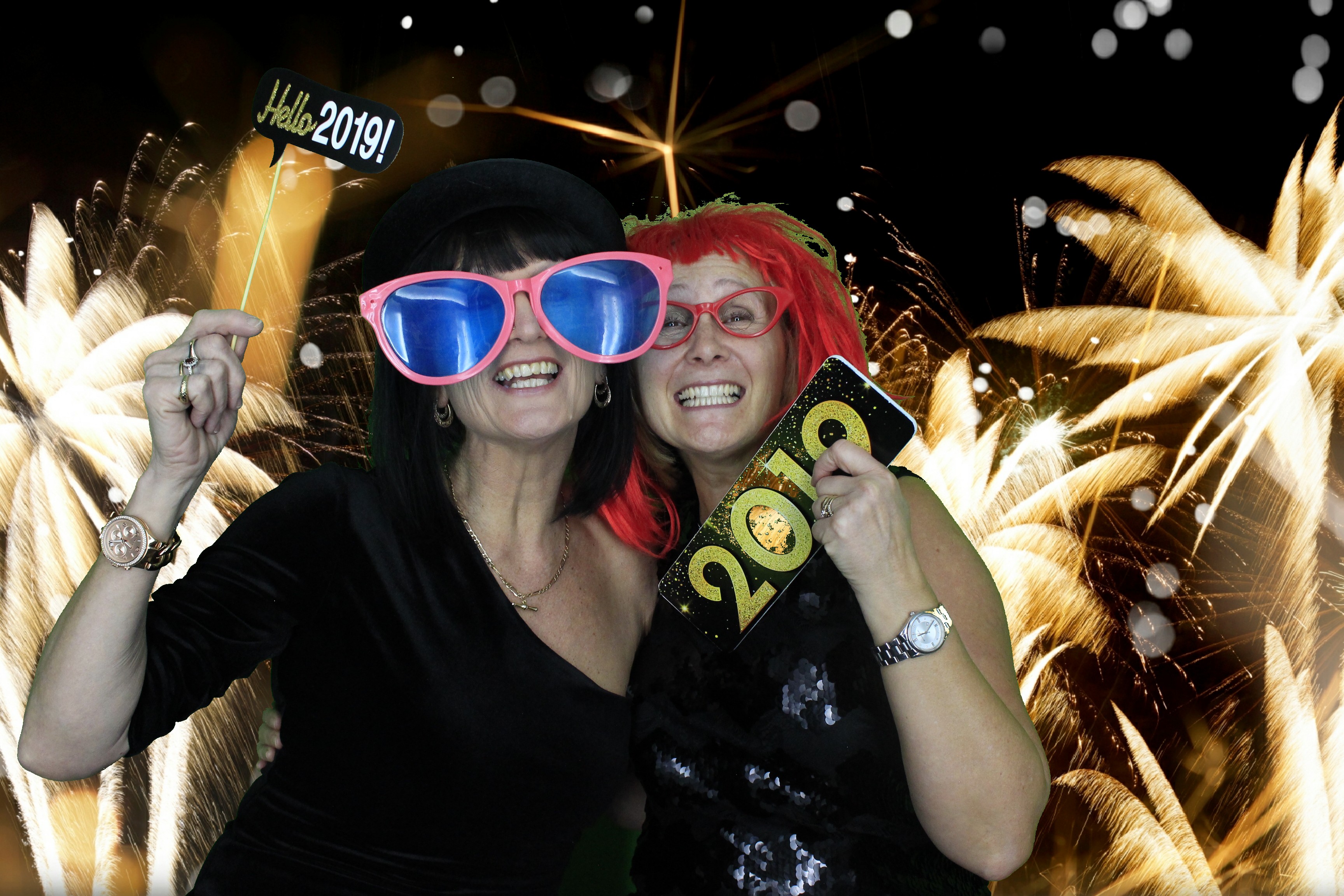 New Years Eve Party Silvermere | View more photos from the event at gallery.myphotoboothexperience.co.uk/u/MyPhotoBoothExperienceLtd/New-Years-Eve-Party-Silvermere